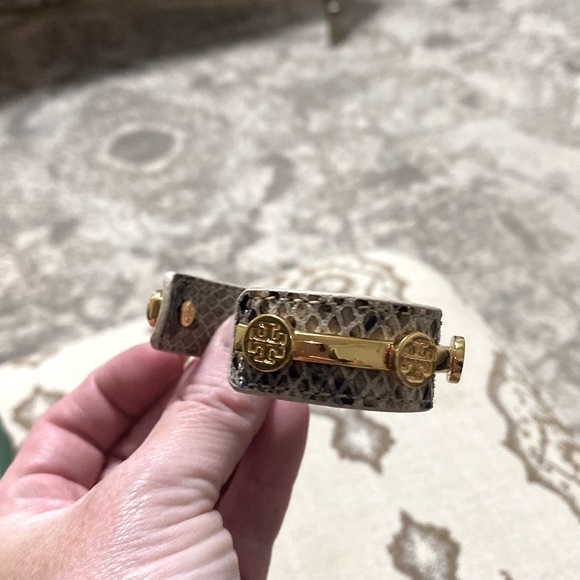 Tory Burch animal print cuff with gold detailing - Picture 3 of 3